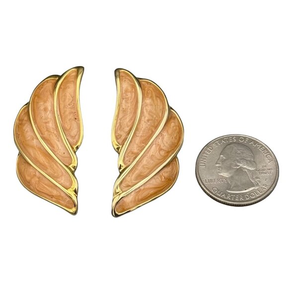 VINTAGE 80s Classic Glamour Gold & Peach Swirl Winged Thick Enamel Stud Earrings - Picture 4 of 8